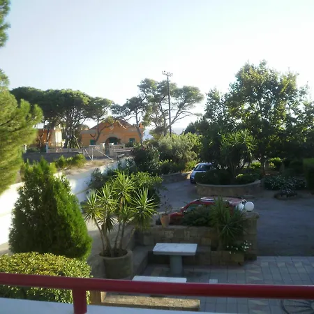 Pefkos Filoxenia * Πεύκος